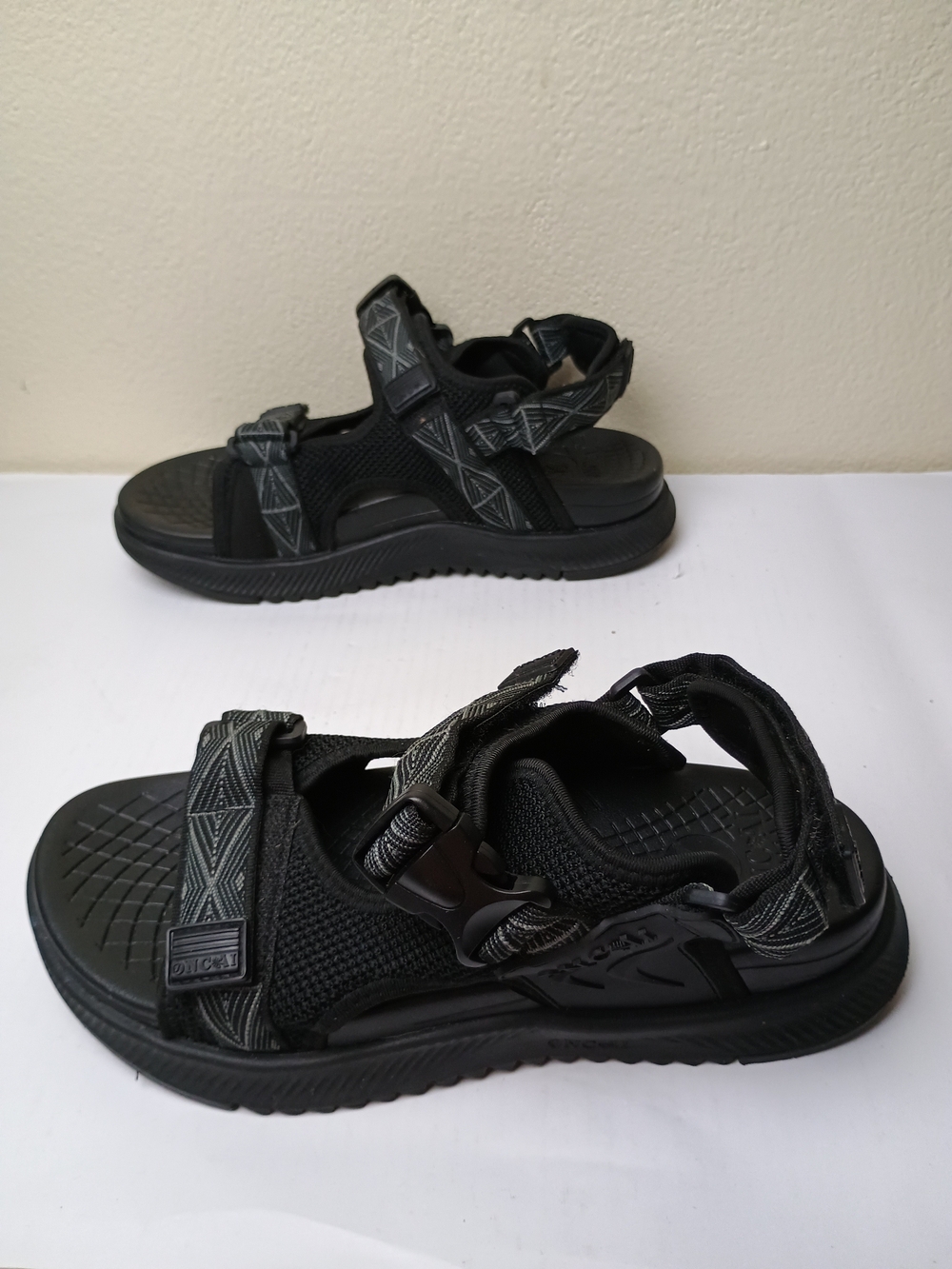 Oncai Men's 9 Black Hiking Sandals with Arch Support Adjustable Straps Outdoor